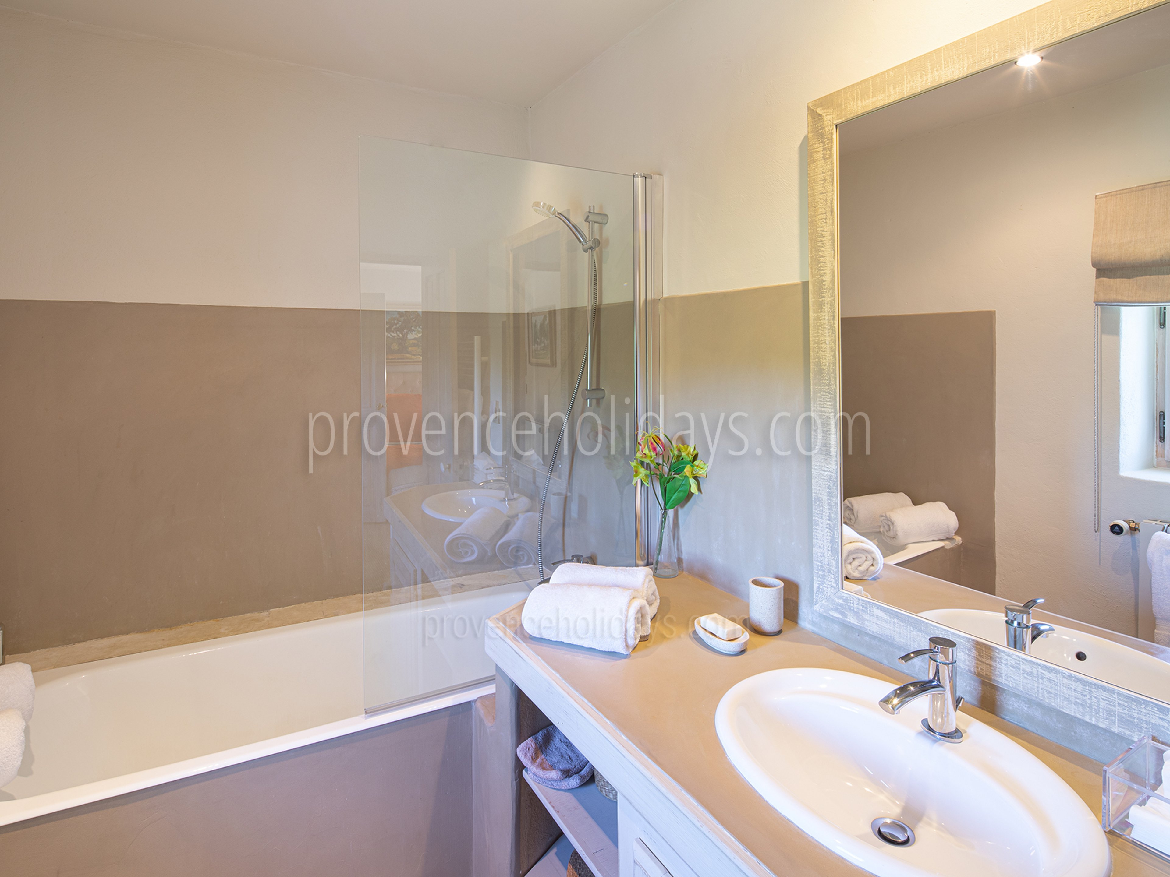44 - Mas Goult: Villa: Bathroom
