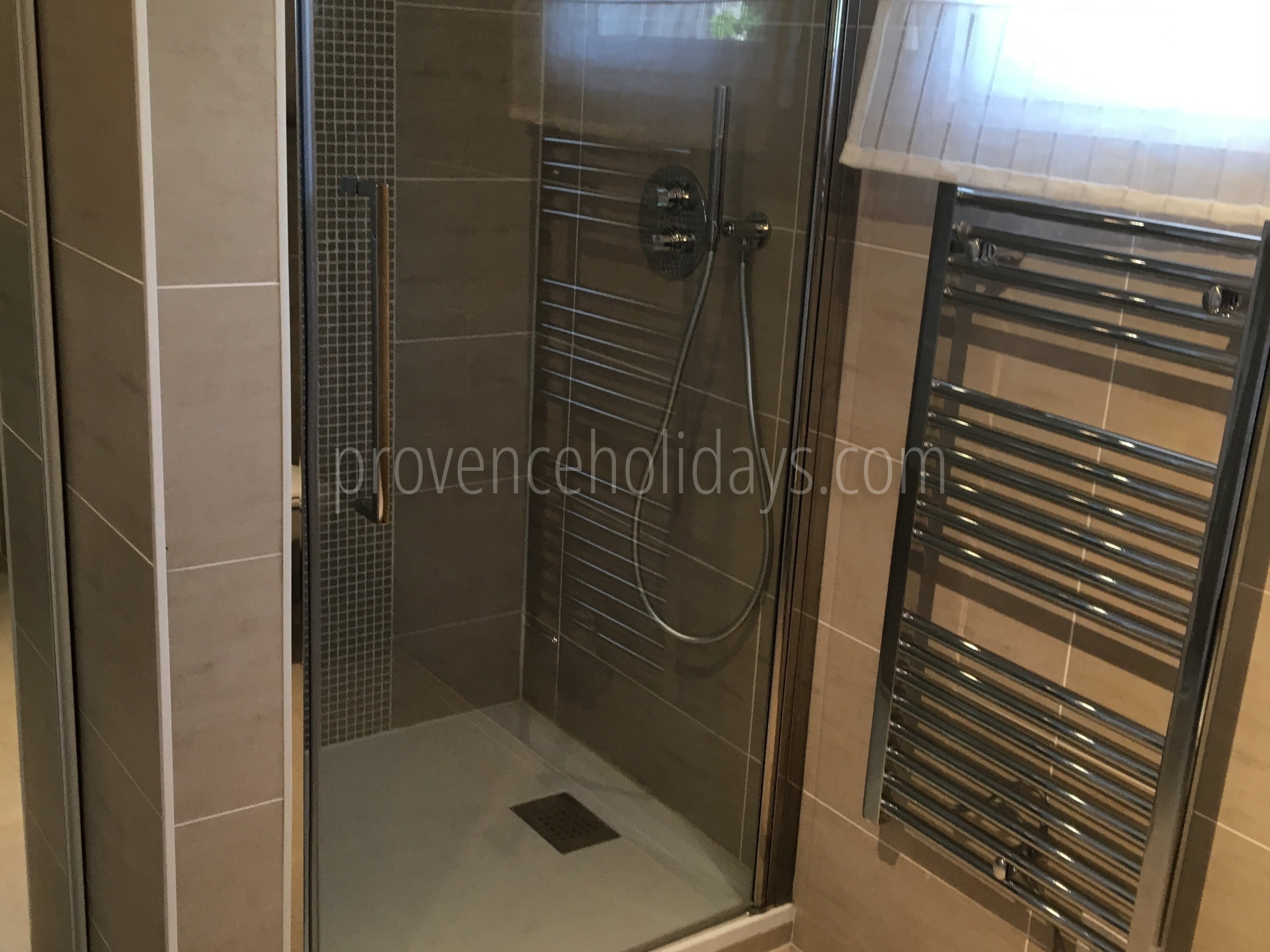 32 - Le Mas des Lys: Villa: Bathroom