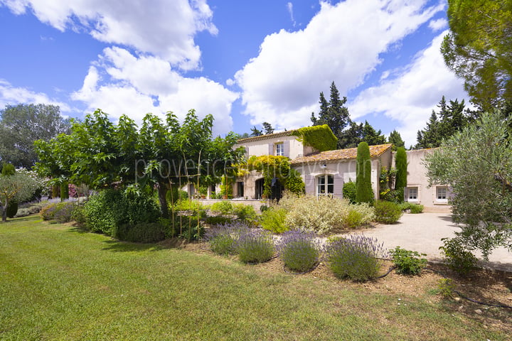 10 - Maison Paradou: Villa: Exterior