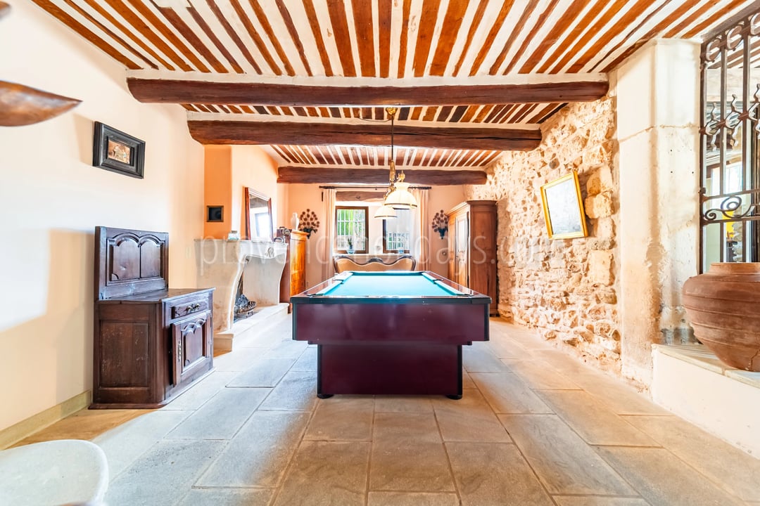 7 - Characterful mas in Bonnieux: Villa: Interior