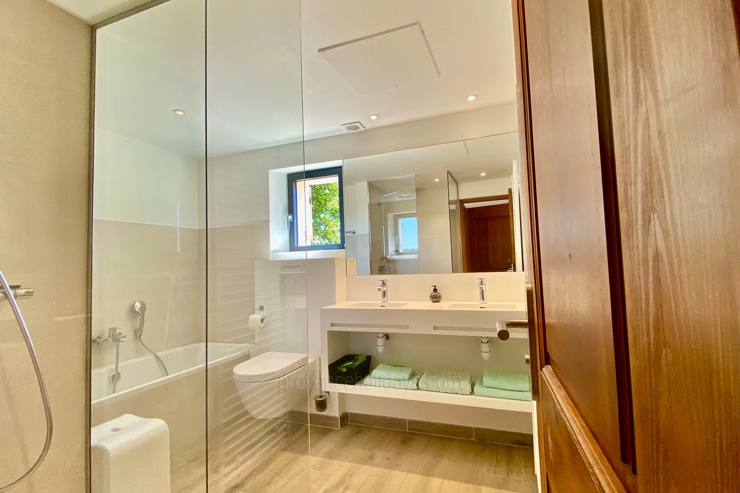 24 - Villa des Lices: Villa: Bathroom