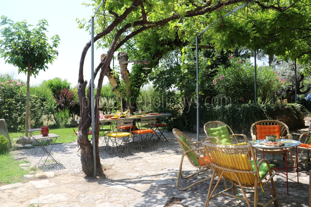 5 - Mas de Charla: Villa: Exterior