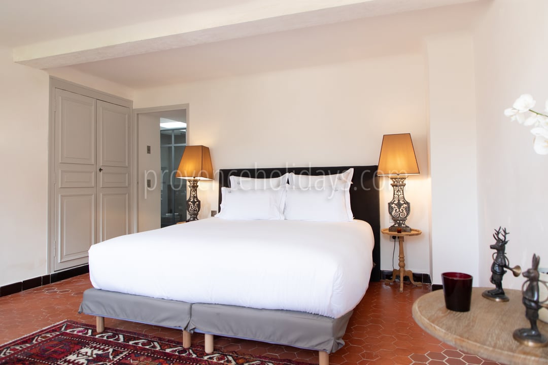 4 - Bastide Queen: Villa: Bedroom