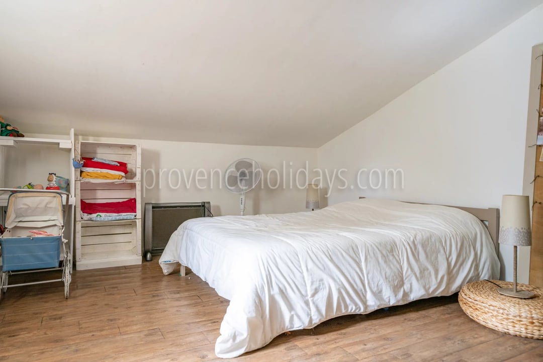 24 - Stone house in Ménerbes: Villa: Bedroom