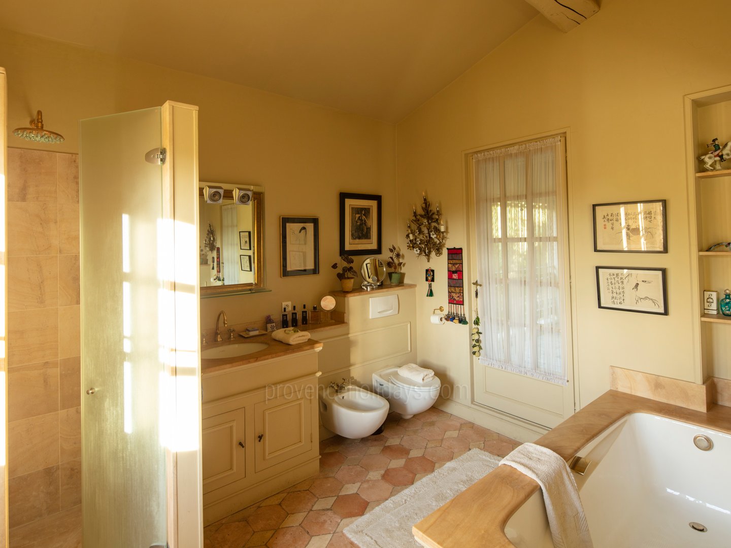 33 - Domaine de Mouriès: Villa: Bathroom