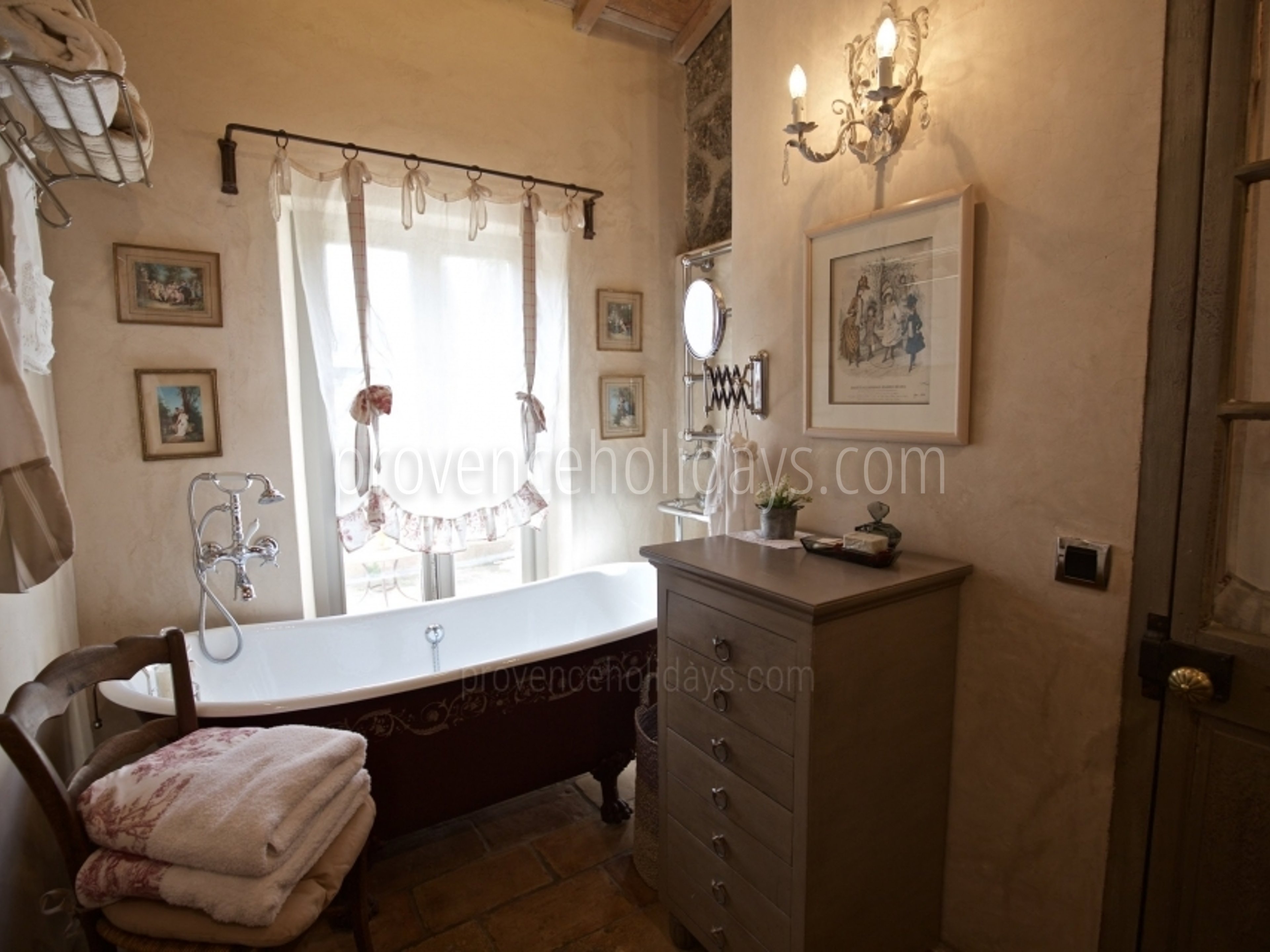 44 - Le Mas des Lavandes: Villa: Bathroom