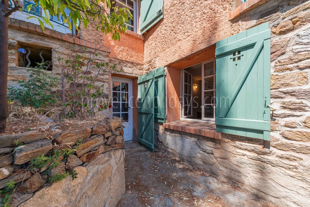 16 - Villa to renovate in Lavandou: Villa: Exterior