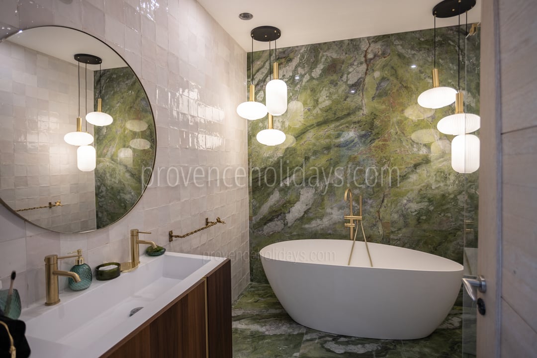 30 - Villa Costebelle: Villa: Bathroom