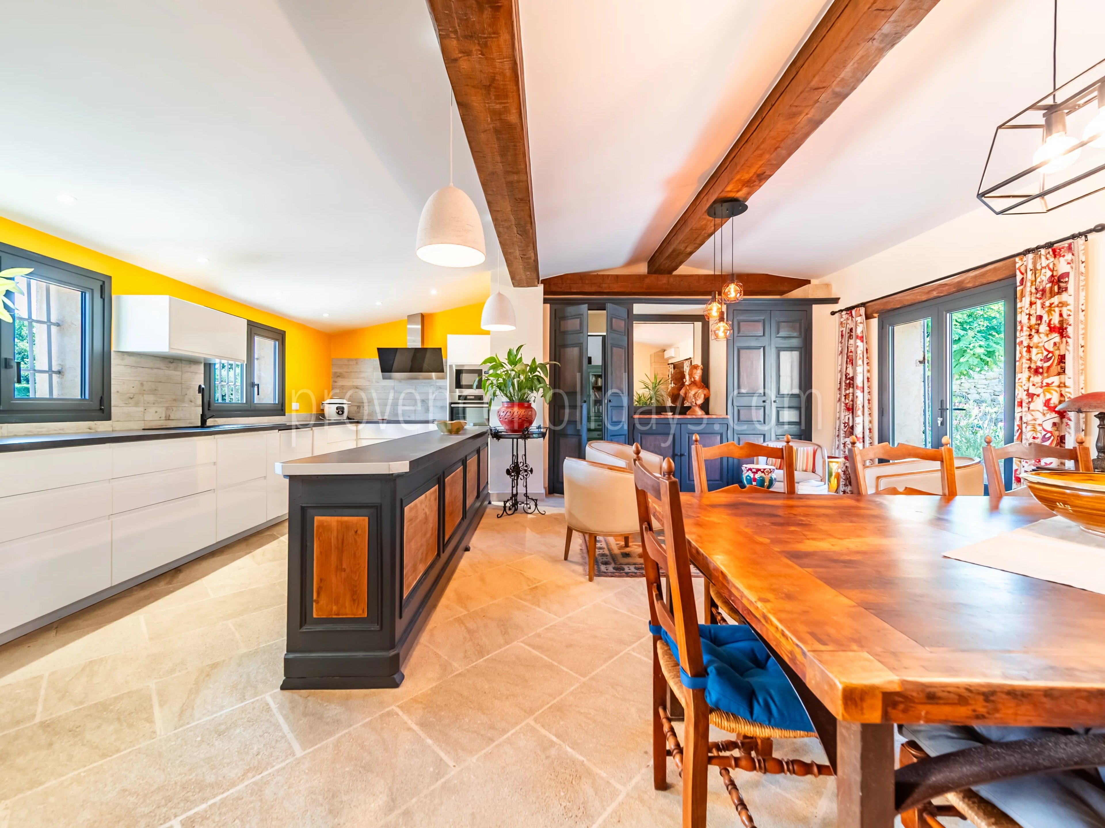 11 - Characterful mas in Bonnieux: Villa: Interior