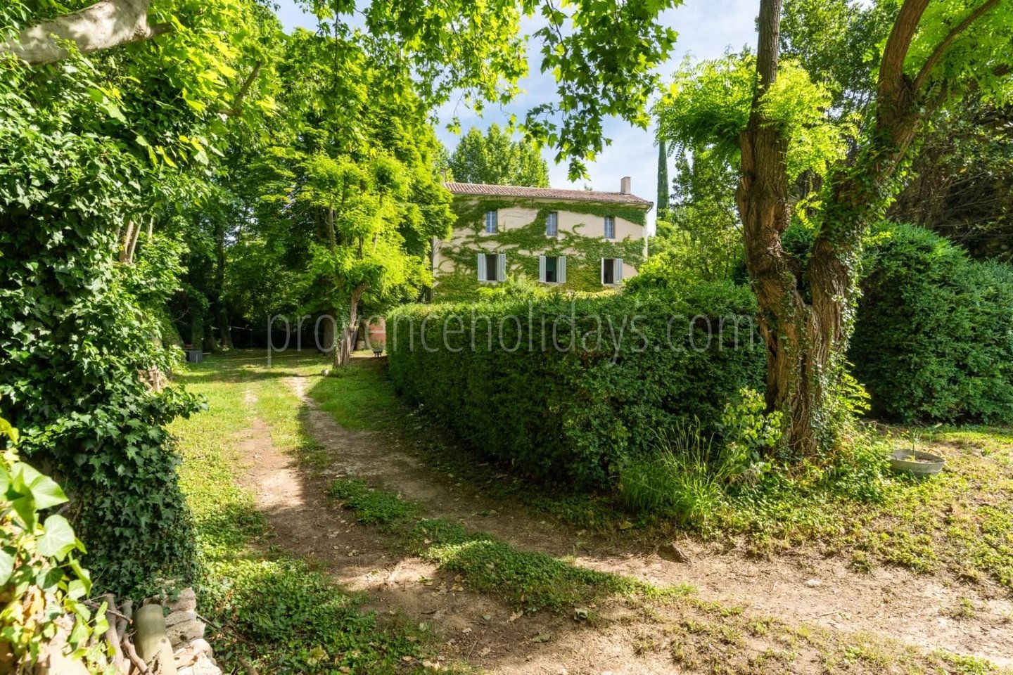 1 - Stone bastide in Ansouis: Villa: Exterior