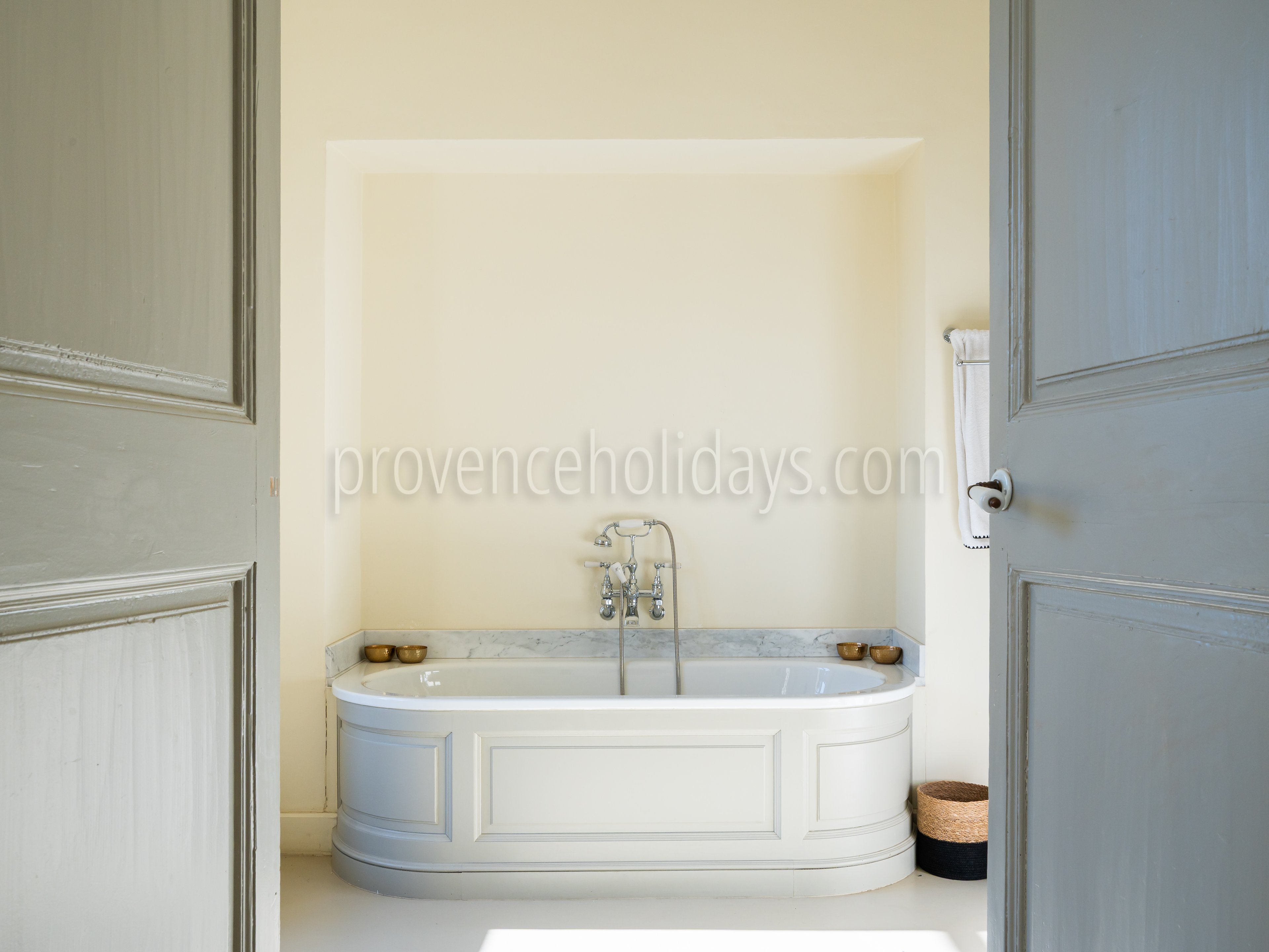 41 - Maison Maillane: Villa: Bathroom 1