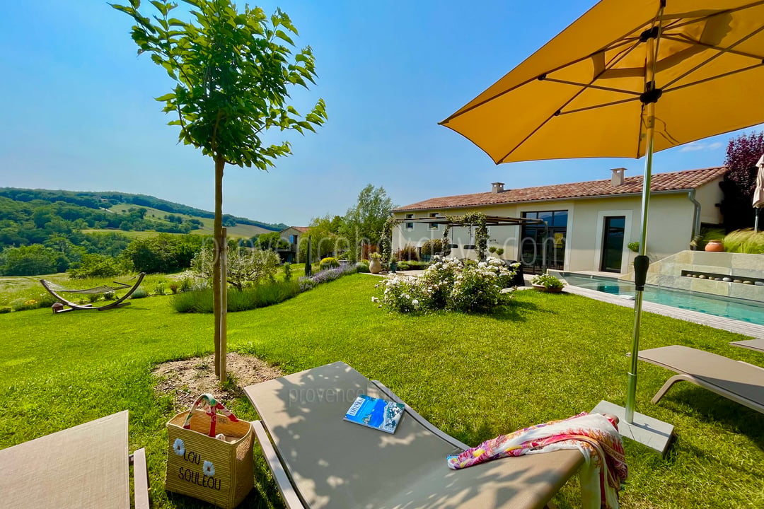 42 - Le Mas du Vallon: Villa: Exterior