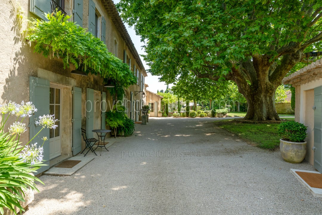 36 - Mas des Chênes Verts: Villa: Exterior