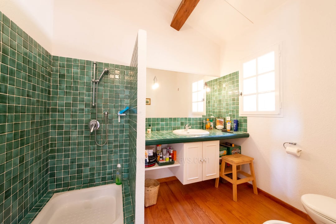 5 - Villa Valombreuse: Villa: Bathroom