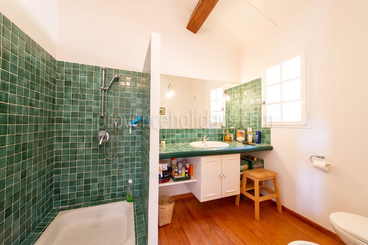 5 - Villa Valombreuse: Villa: Bathroom