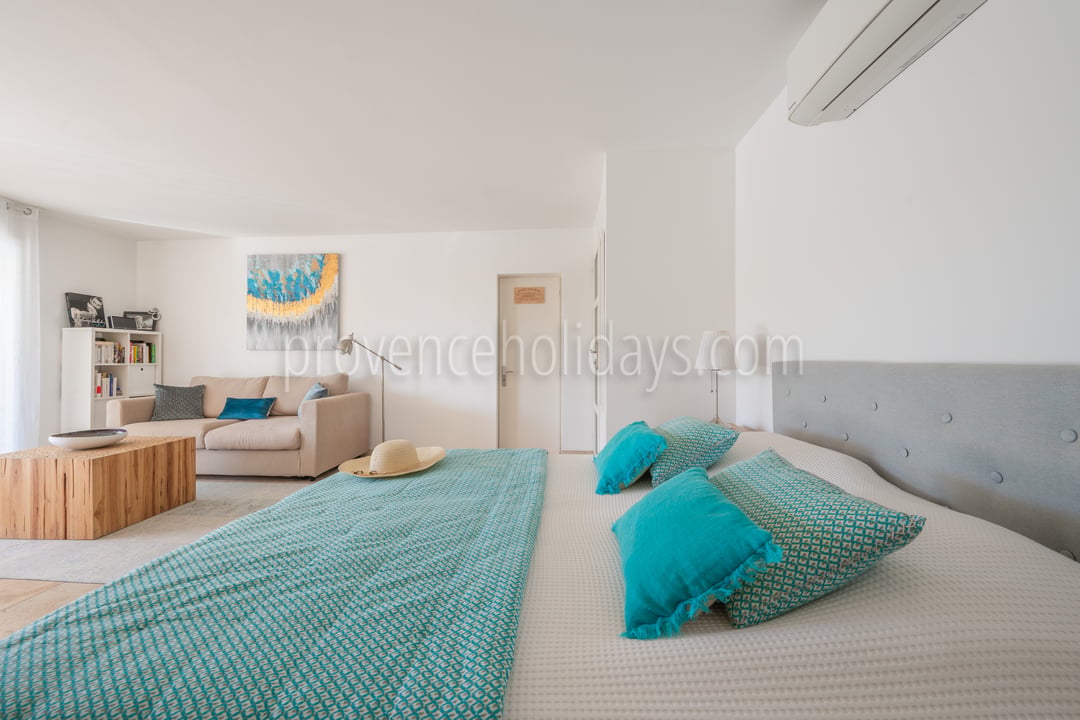 16 - La Pinède: Villa: Bedroom