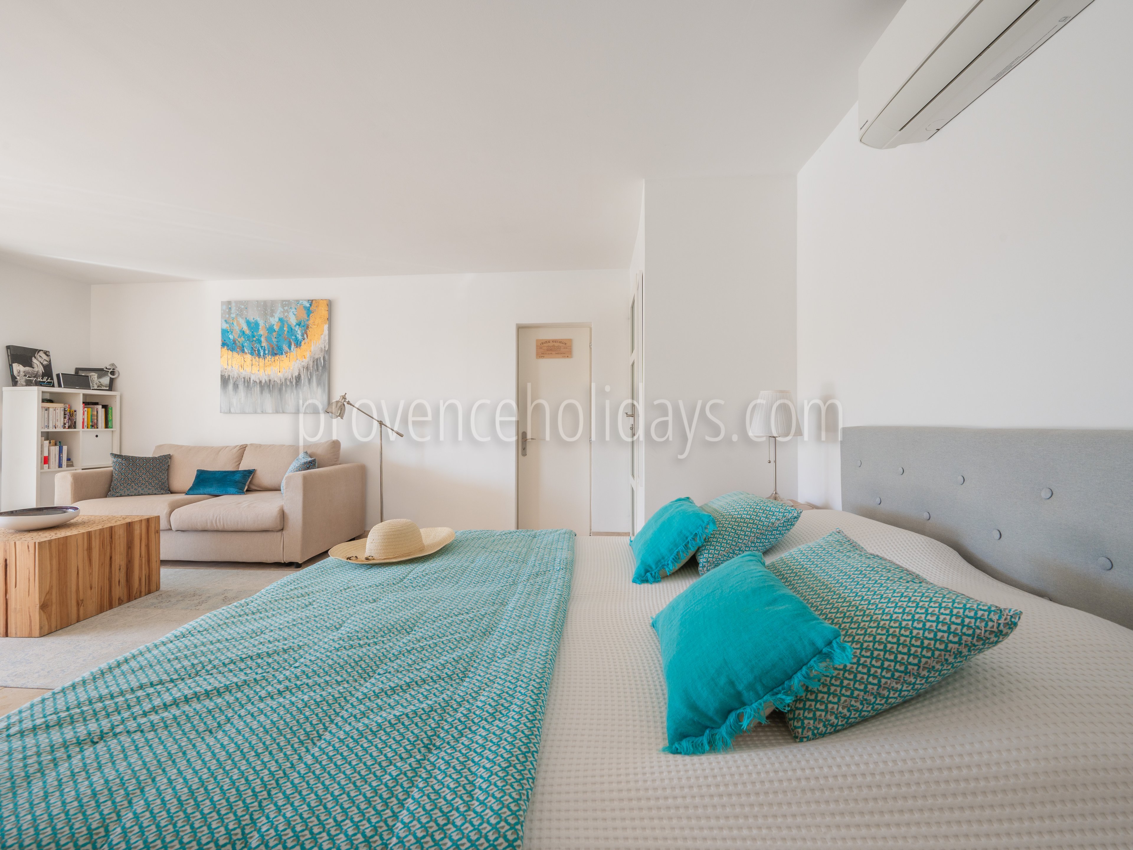 16 - La Pinède: Villa: Bedroom