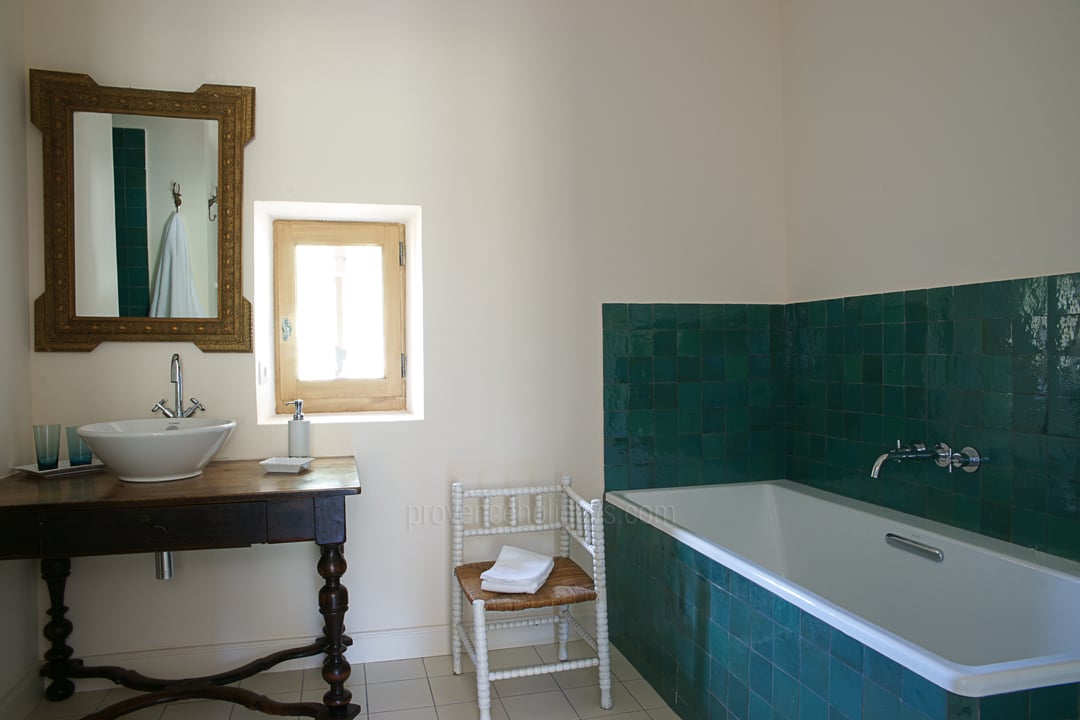 58 - Mas Saint-Rémy: Villa: Bathroom