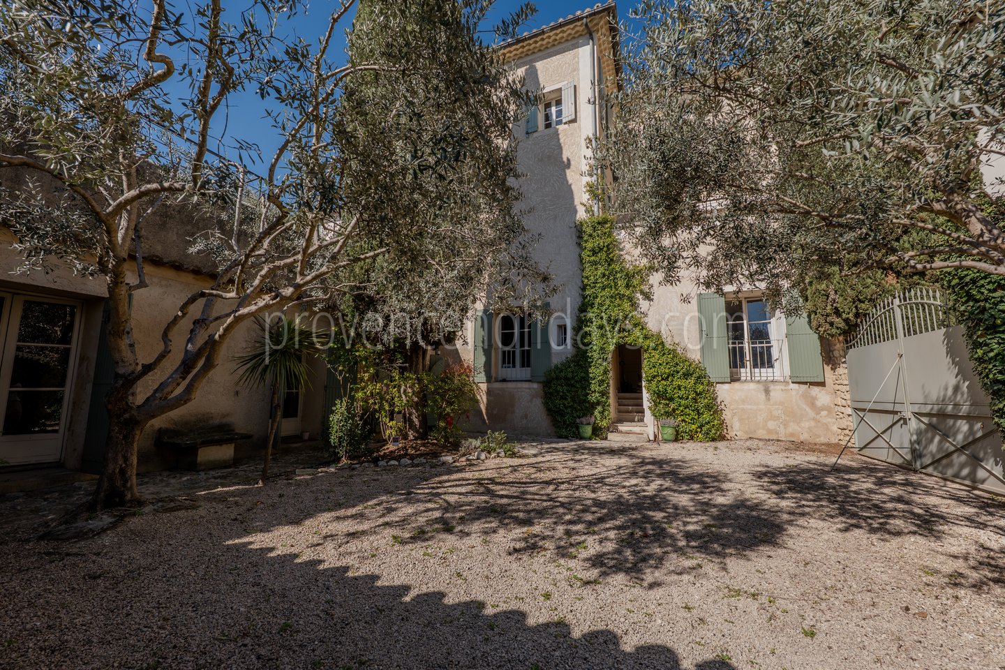 9 - Hotel particulier dans le centre de Mazan: Villa: Exterior