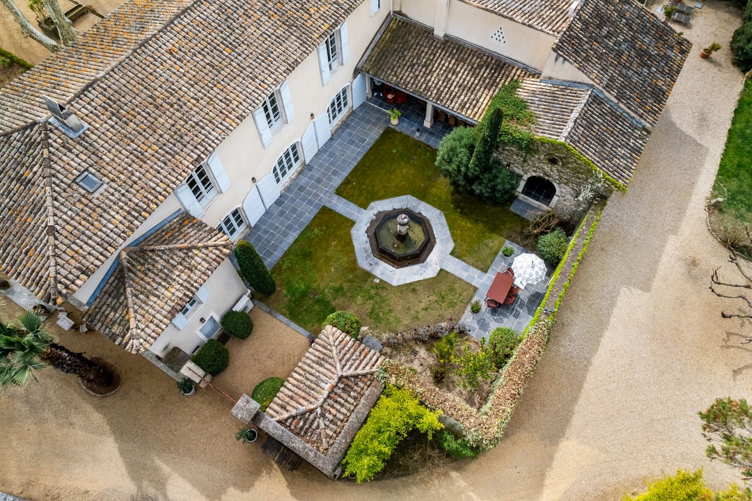 20 - Domaine de Provence: Villa: Exterior