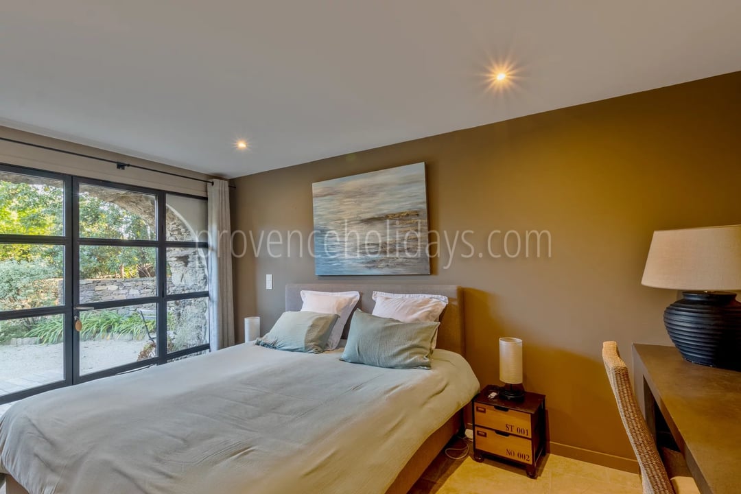 17 - Stone estate in La Garde-Freinet: Villa: Bedroom