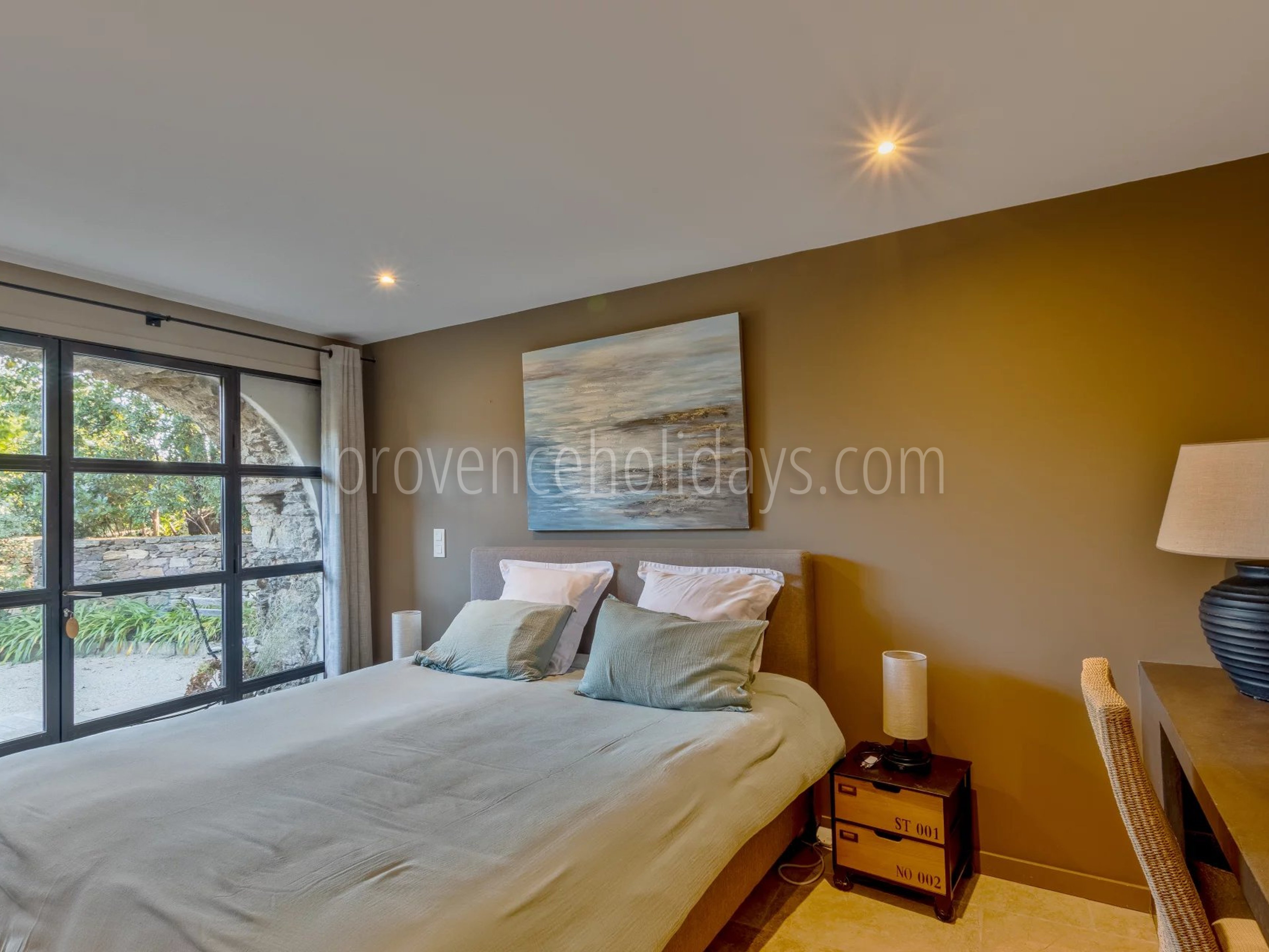 17 - Stone estate in La Garde-Freinet: Villa: Bedroom