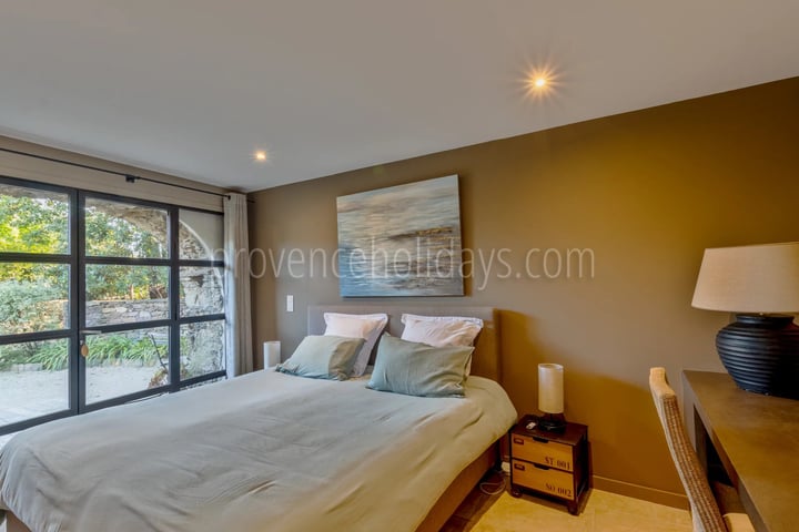 17 - Domaine en pierre à La Garde-Freinet: Villa: Bedroom