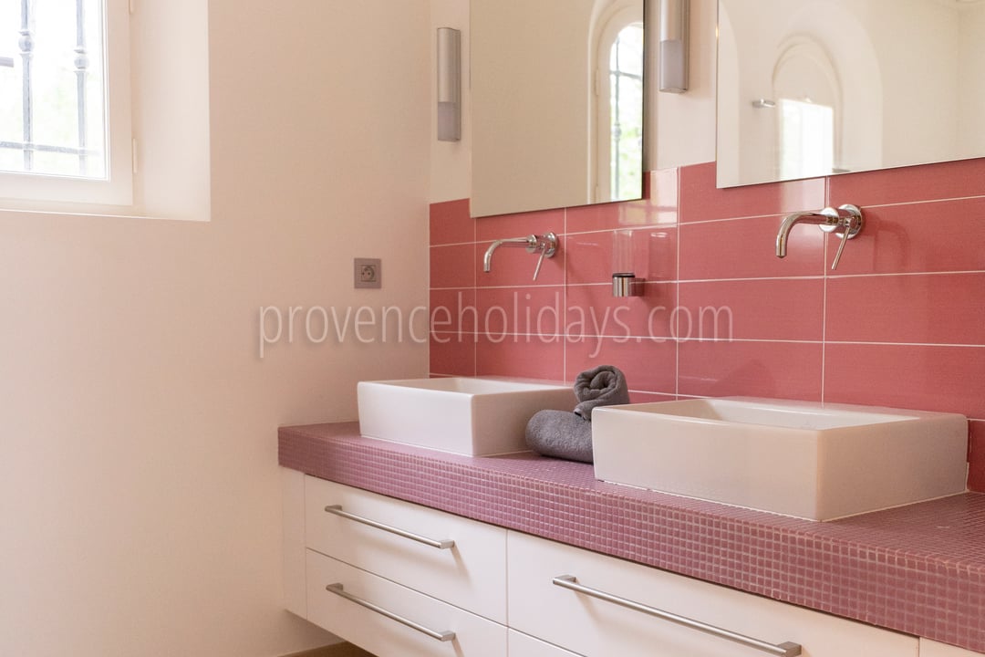 16 - Villa les Lauriers: Villa: Bathroom