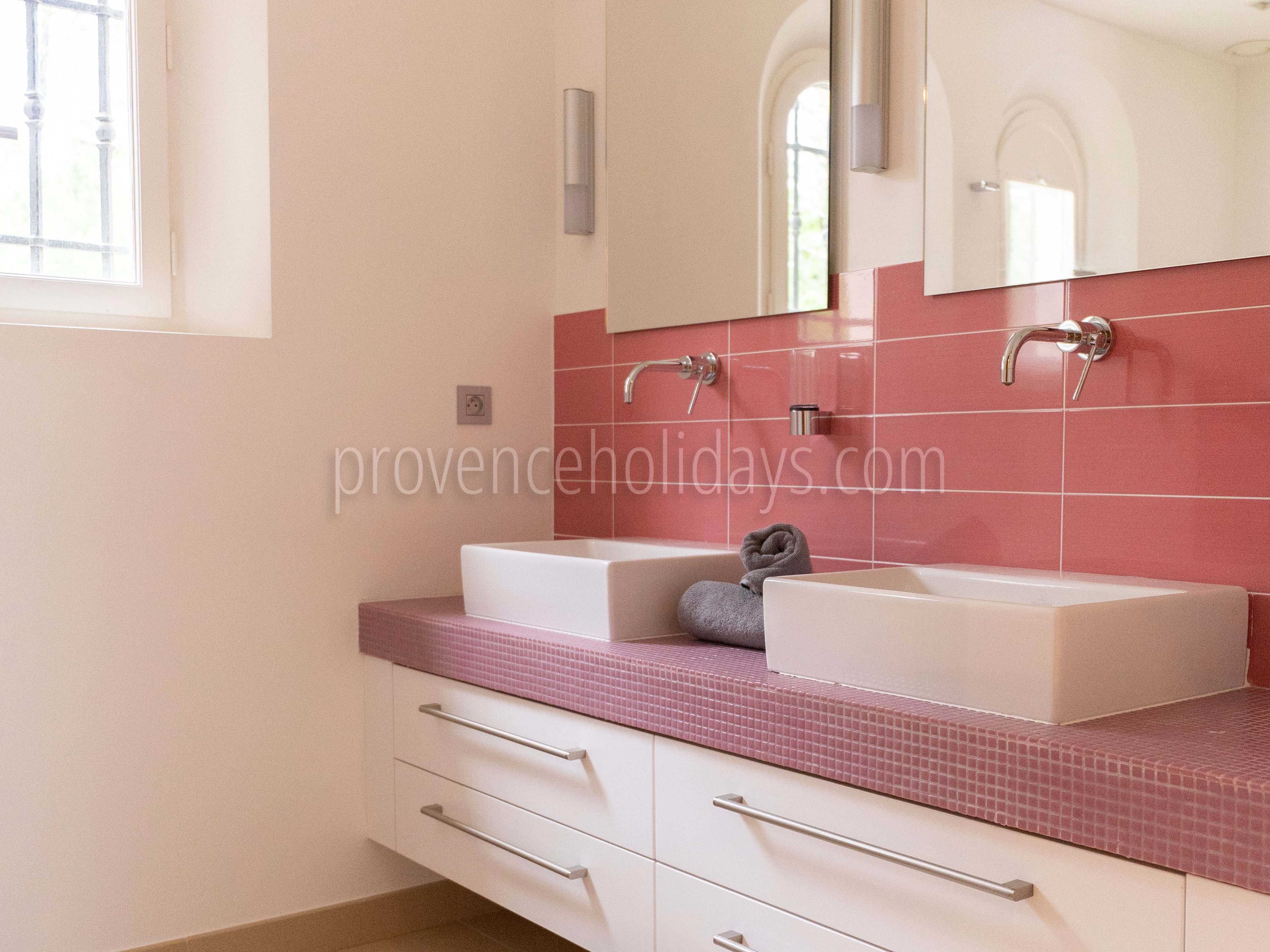 16 - Villa les Lauriers: Villa: Bathroom