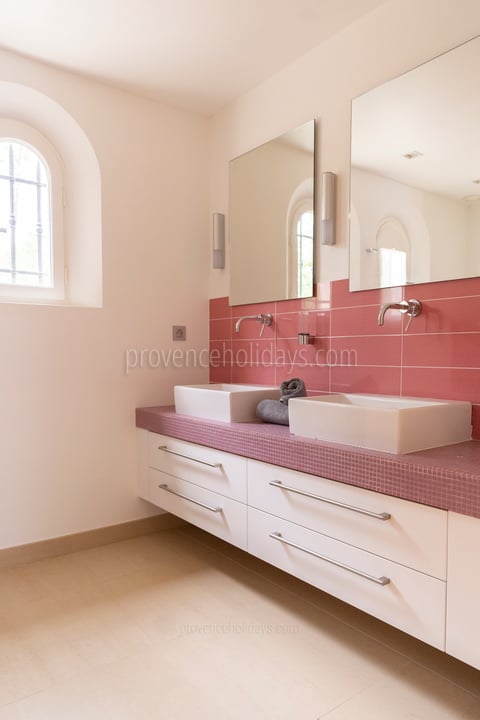 16 - Villa les Lauriers: Villa: Bathroom