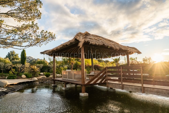 29 - Les Jardins des Alpilles: Villa: Exterior