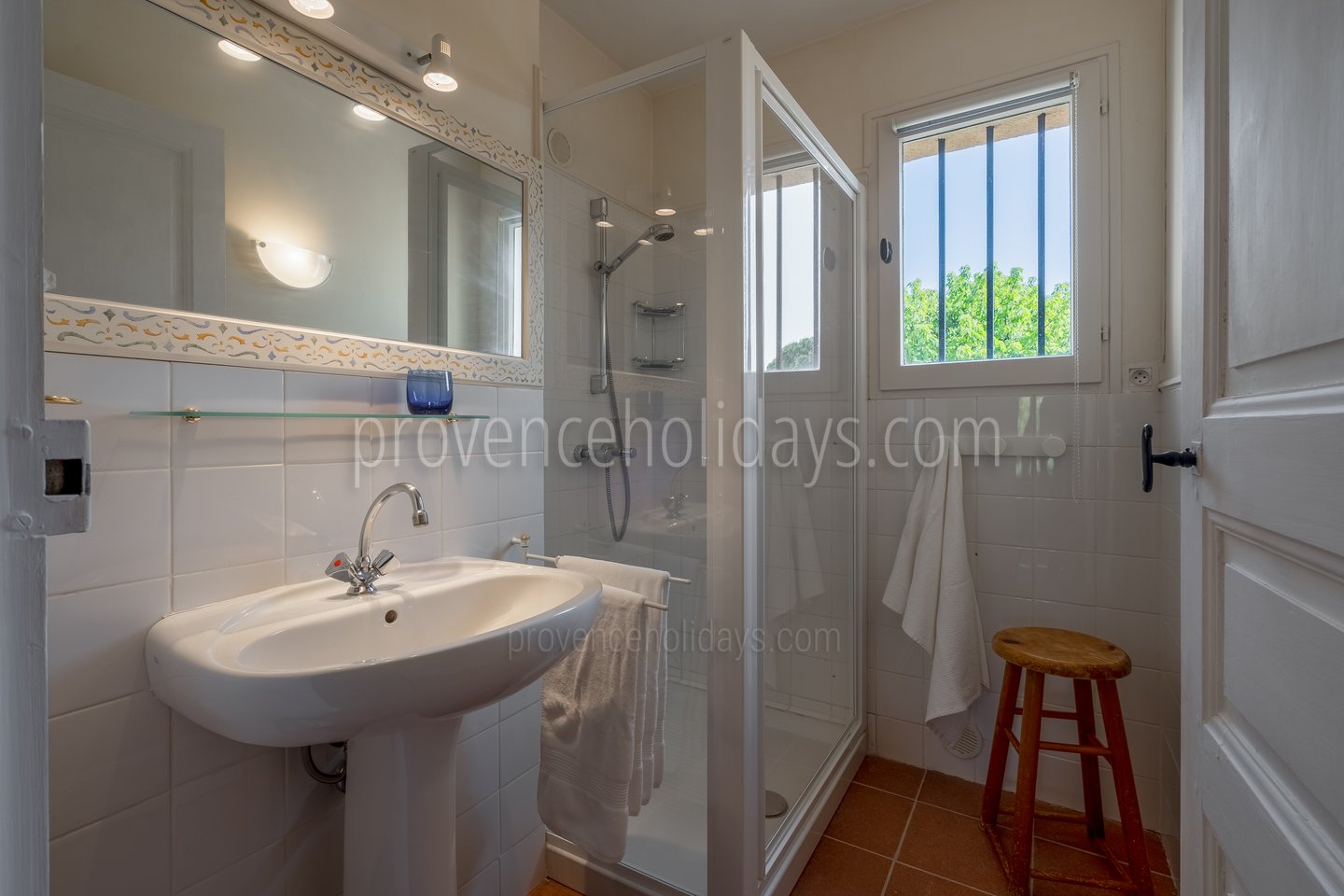 25 - Villa Goult: Villa: Bathroom