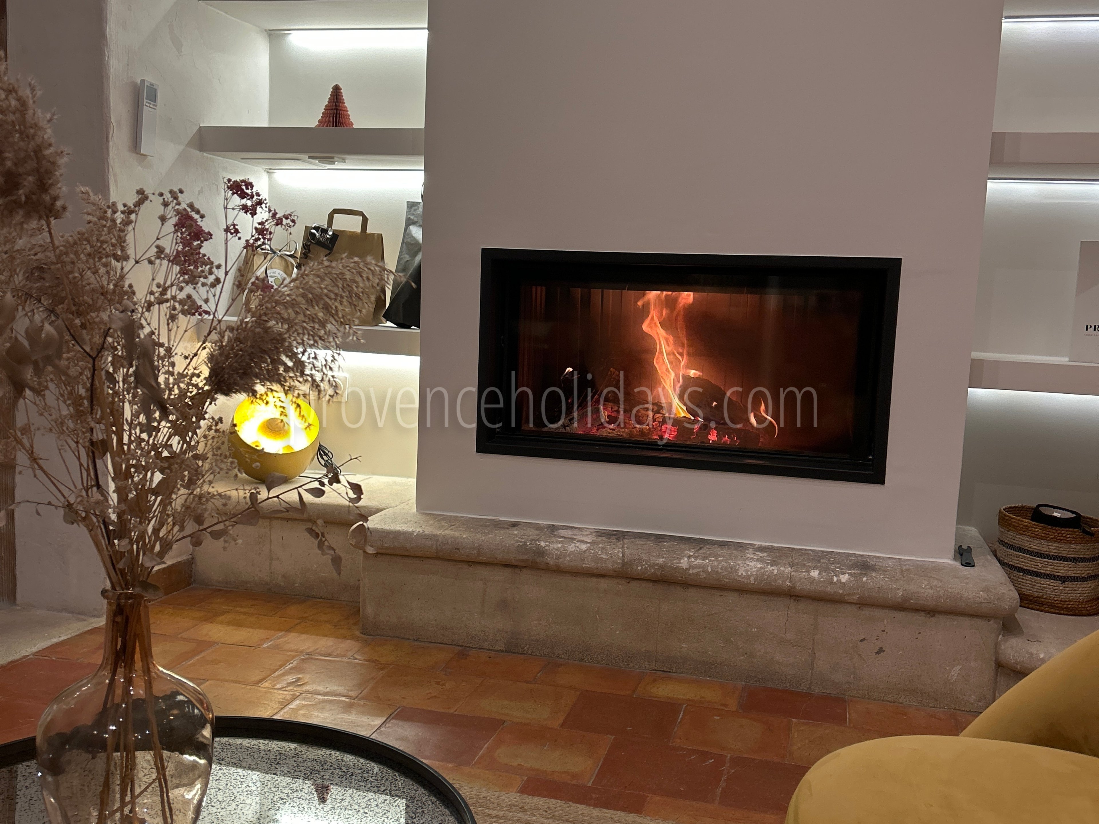 6 - Mas du Rosier: Villa: Interior