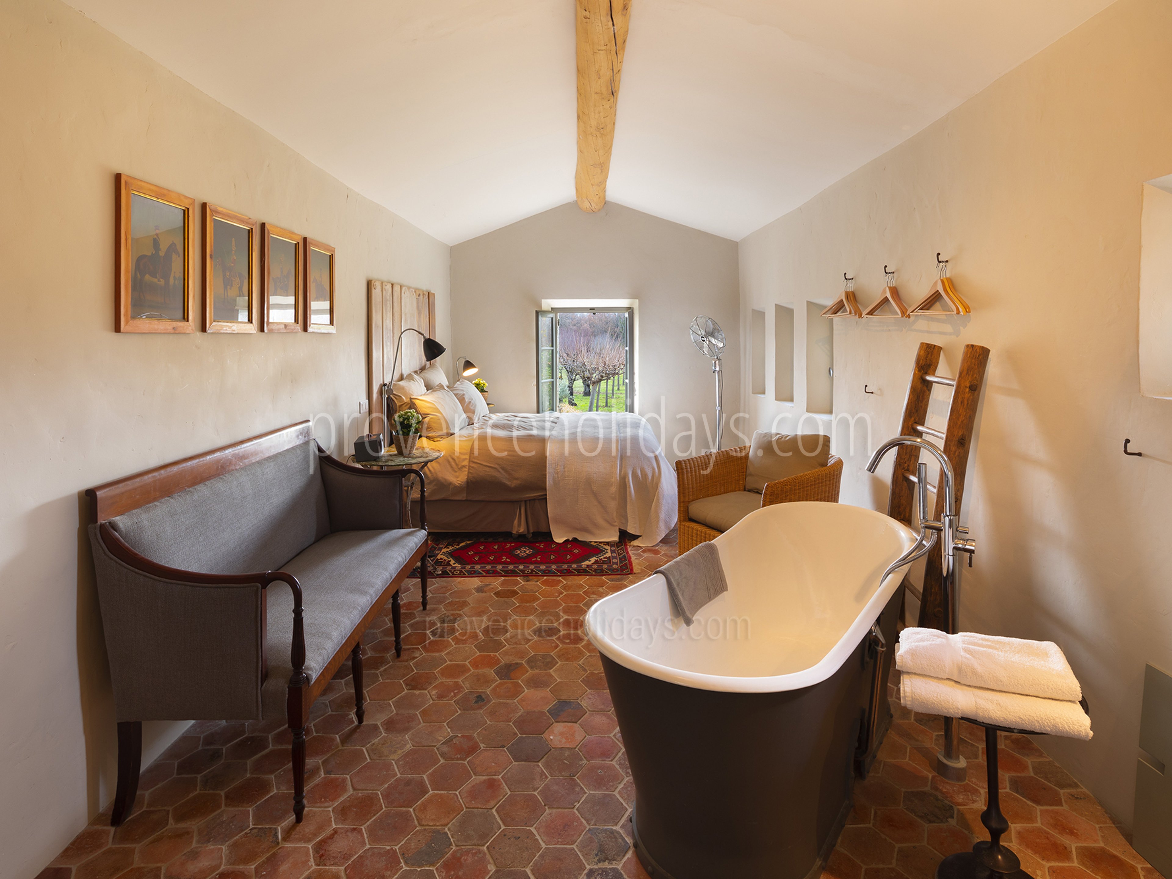 83 - Mas des Lavandes: Villa: Bathroom