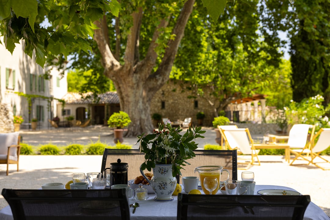 6 - La Bastide Lavande: Villa: Exterior