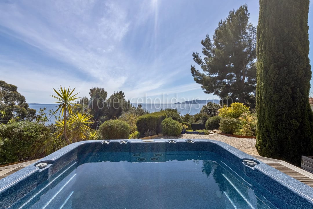 9 - Villa en bord de mer au Lavandou: Villa: Pool