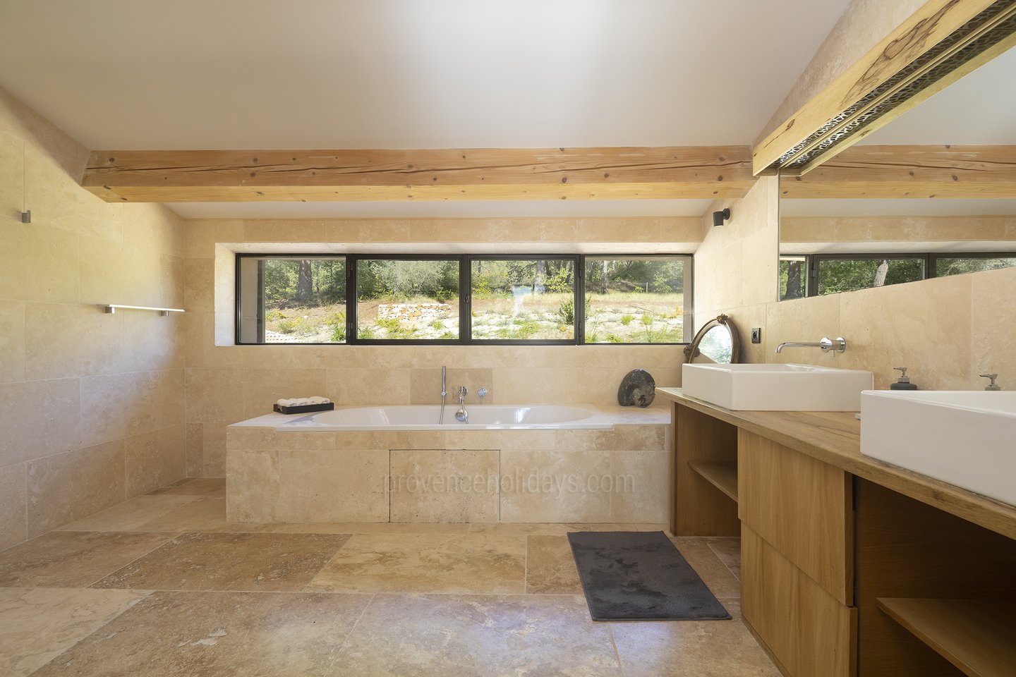 42 - Domaine des Vaines: Villa: Bathroom