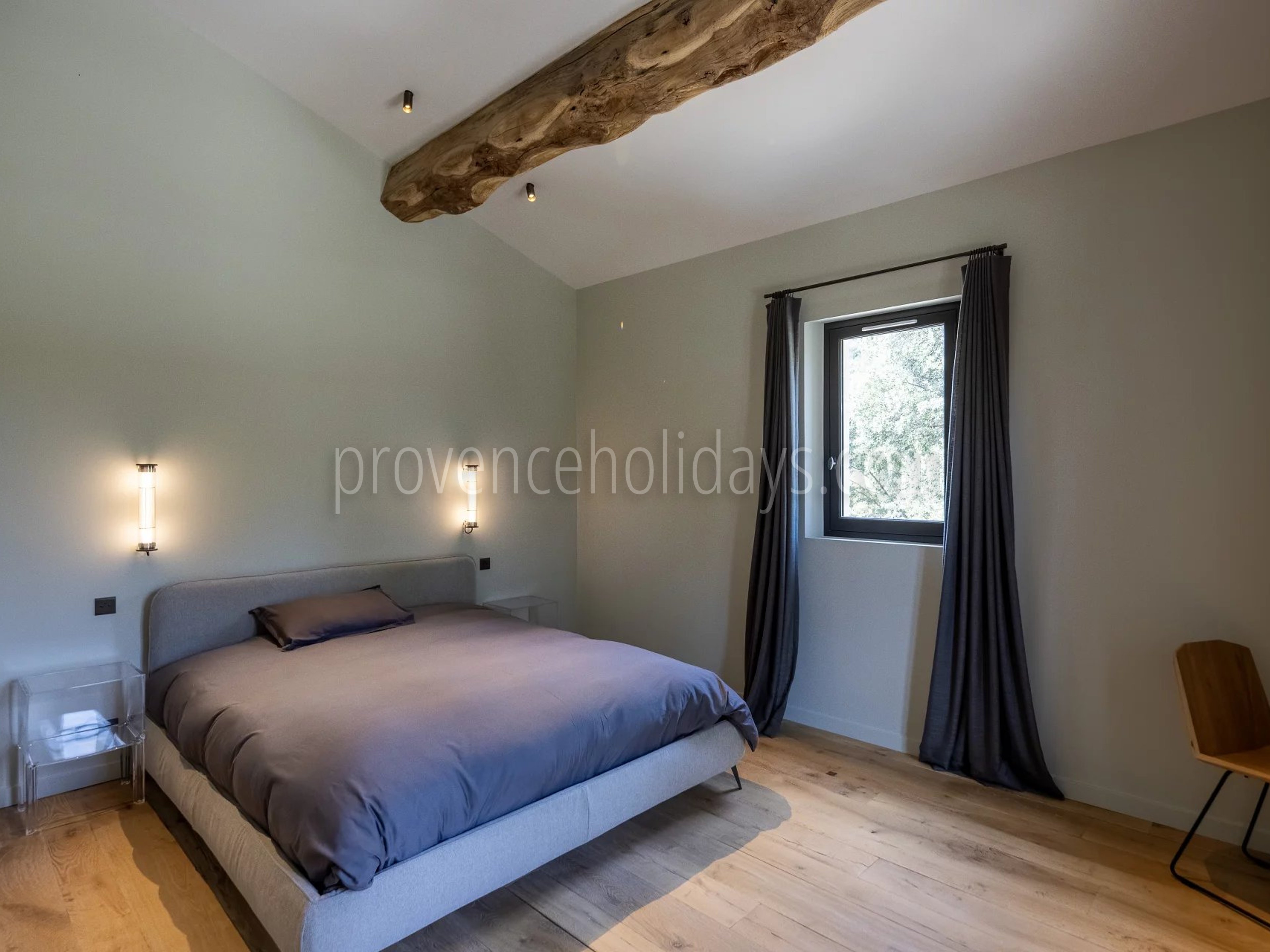 23 - Le Loup des Alpilles: Villa: Bedroom