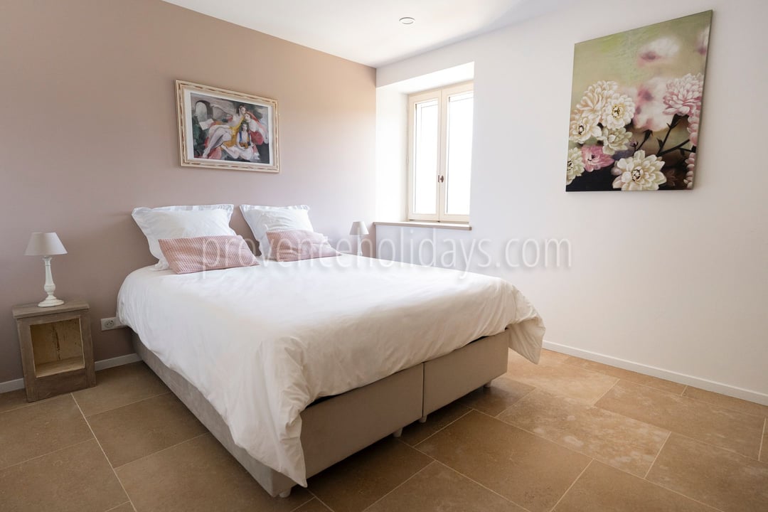28 - L’Orée des Lavandes: Villa: Bedroom