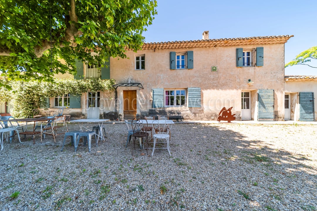 2 - Characterful mas in Cavaillon: Villa: Exterior