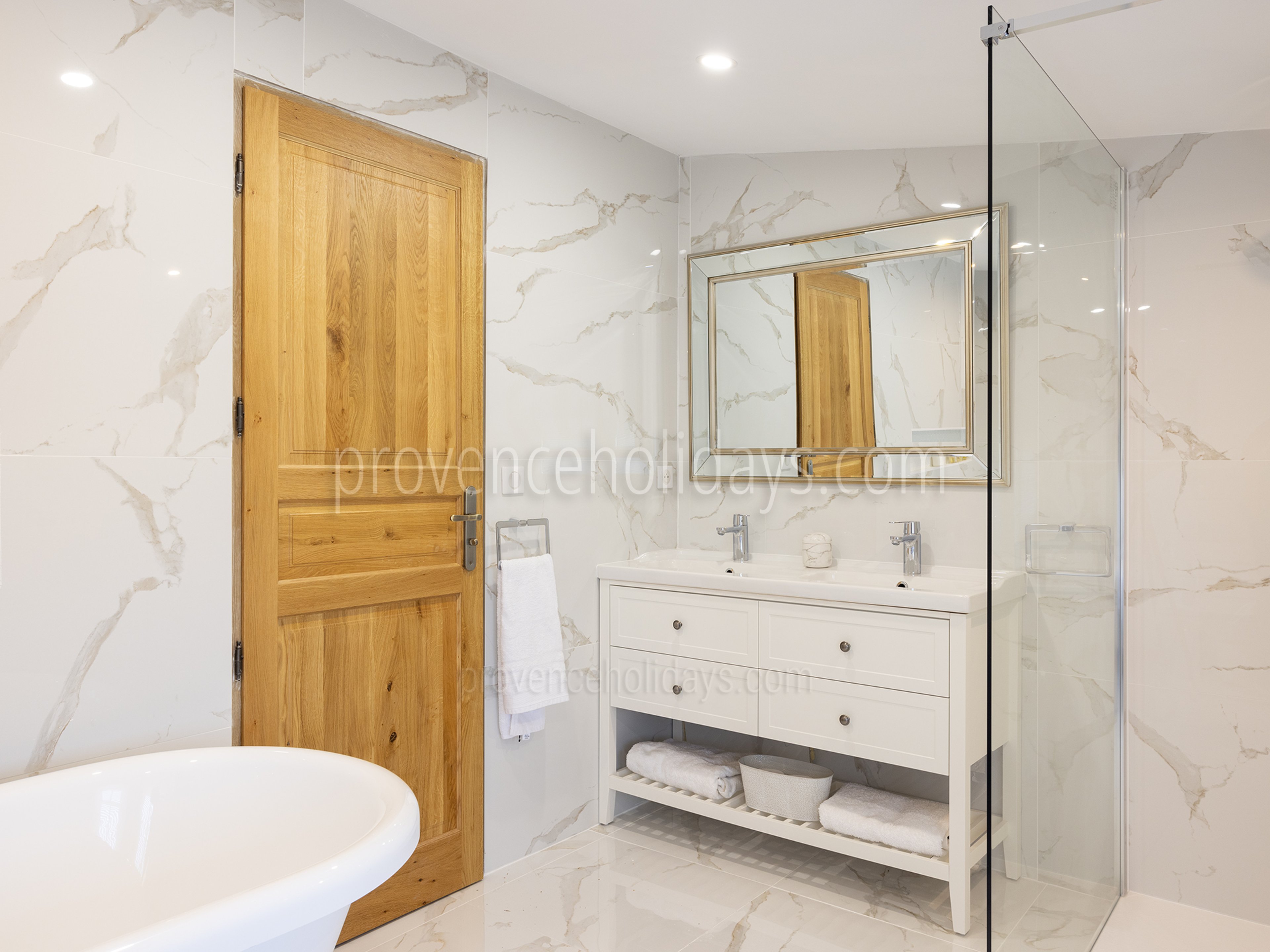 46 - La Bastide Lavande: Villa: Bathroom