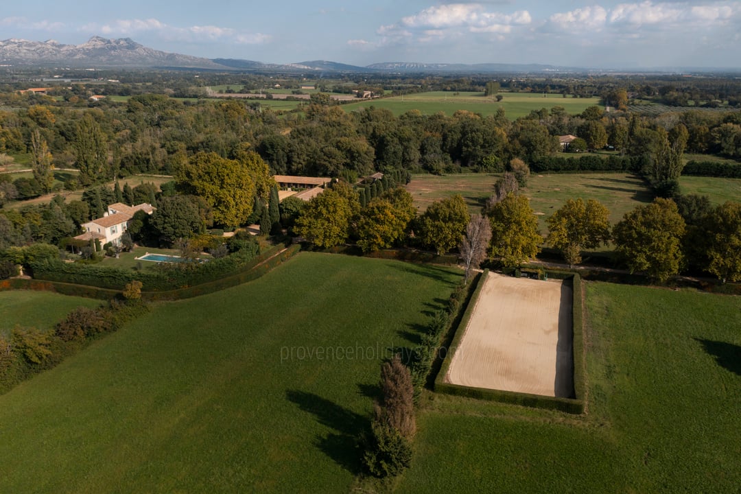 22 - Domaine de Mouriès: Villa: Exterior