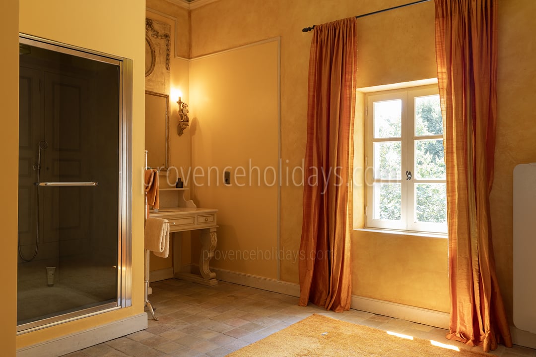 37 - Pine Lodge: Villa: Interior