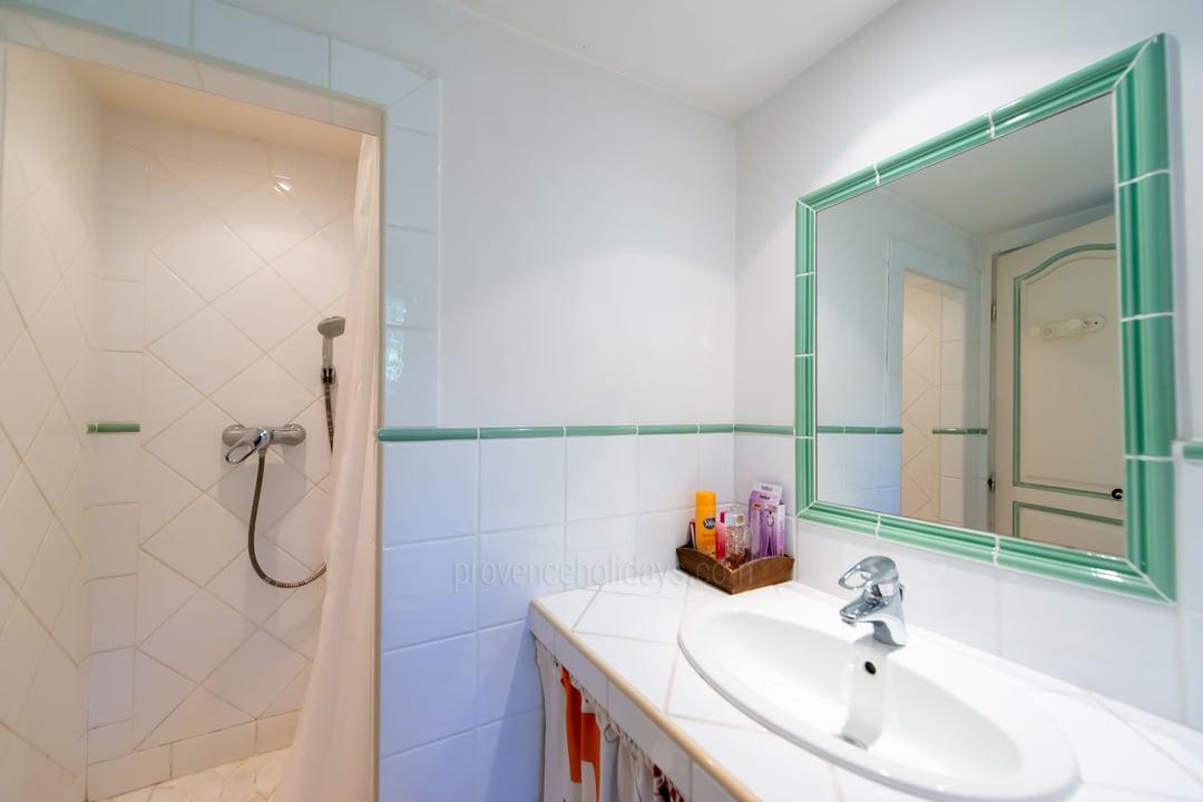14 - Villa Maures: Villa: Bathroom