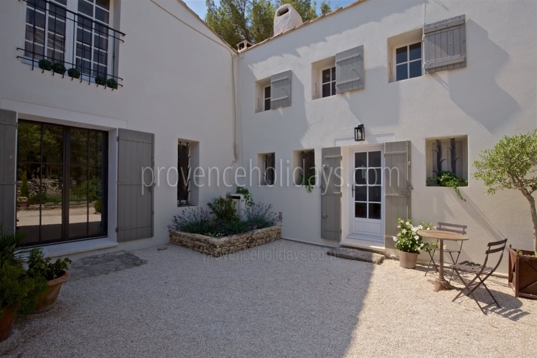 15 - Mas de Gordes: Villa: Exterior
