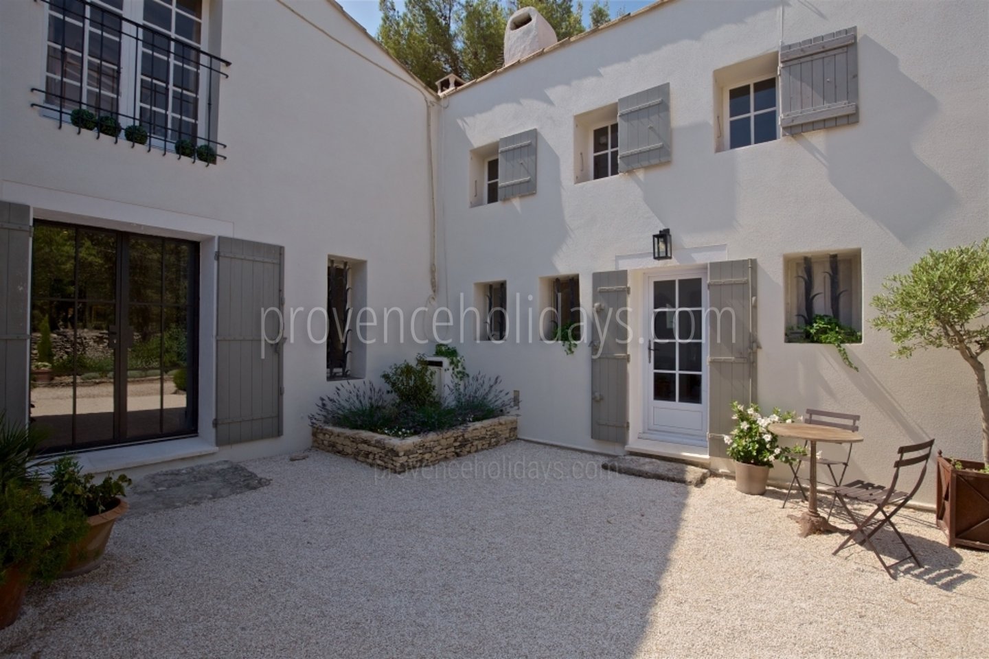 15 - Mas de Gordes: Villa: Exterior