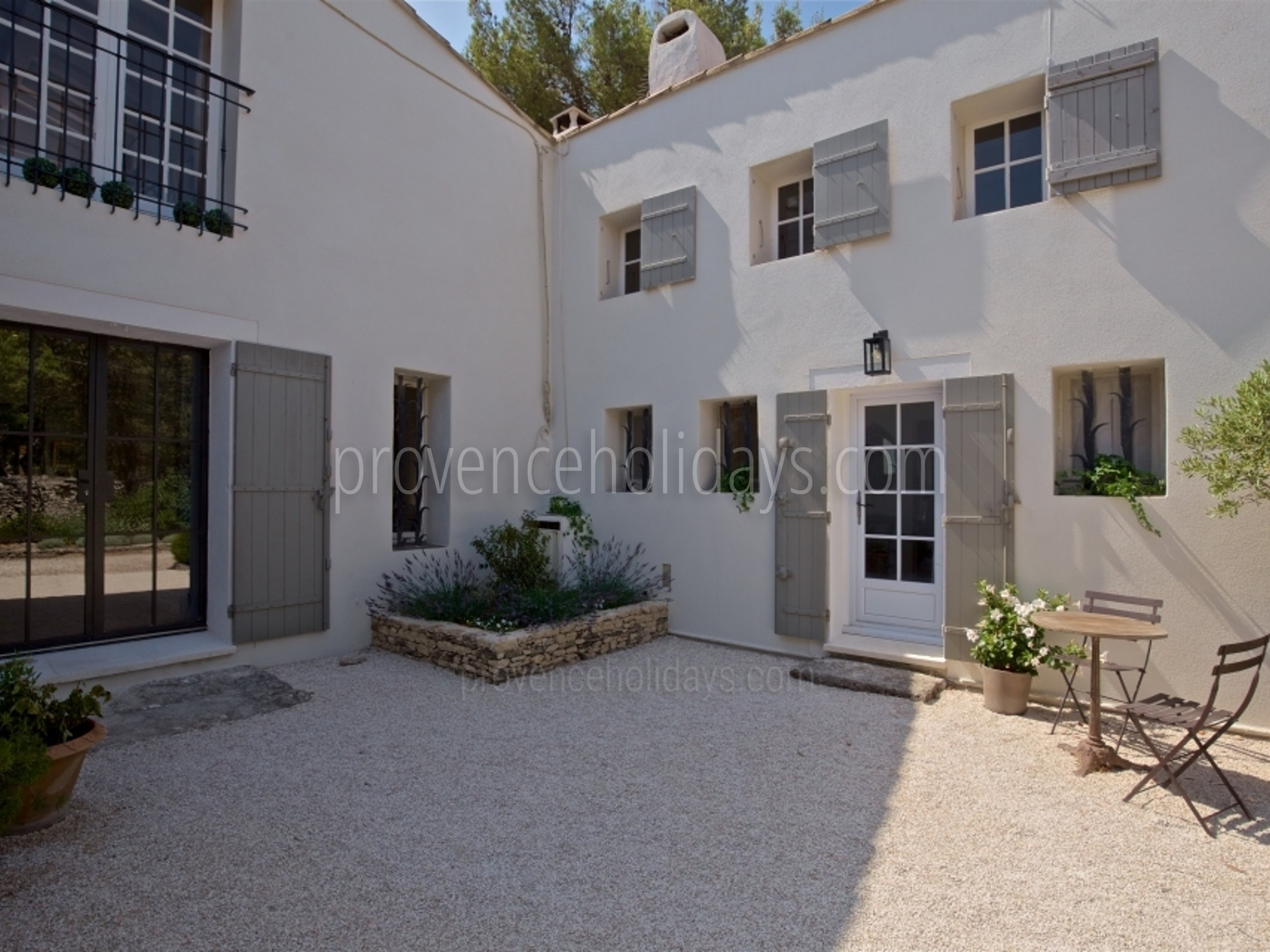 15 - Mas de Gordes: Villa: Exterior