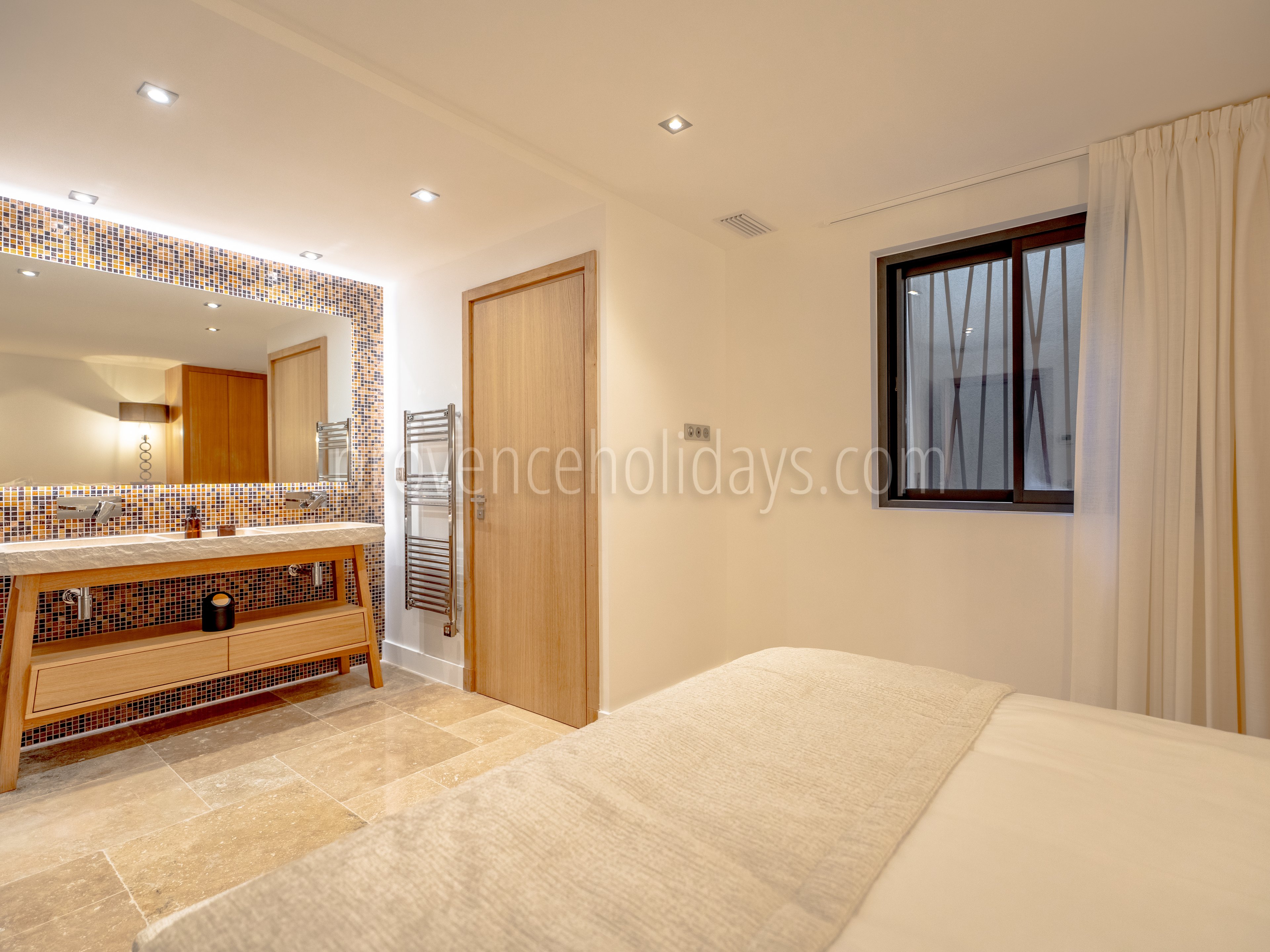 10 - Villa Stonebay: Villa: Bedroom