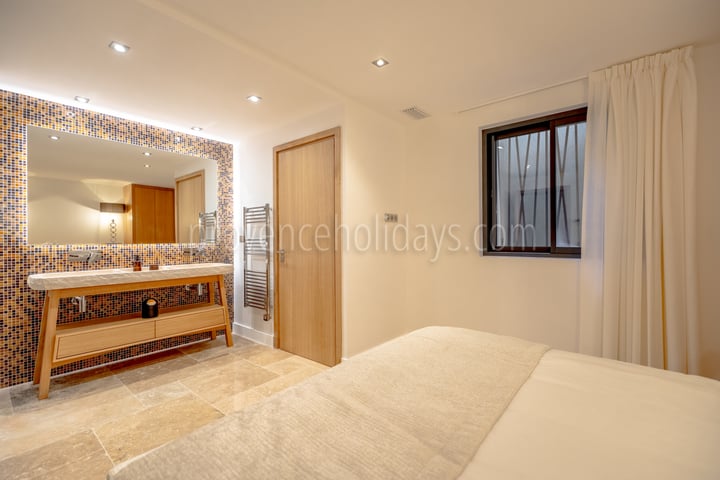 10 - Villa Stonebay: Villa: Bedroom