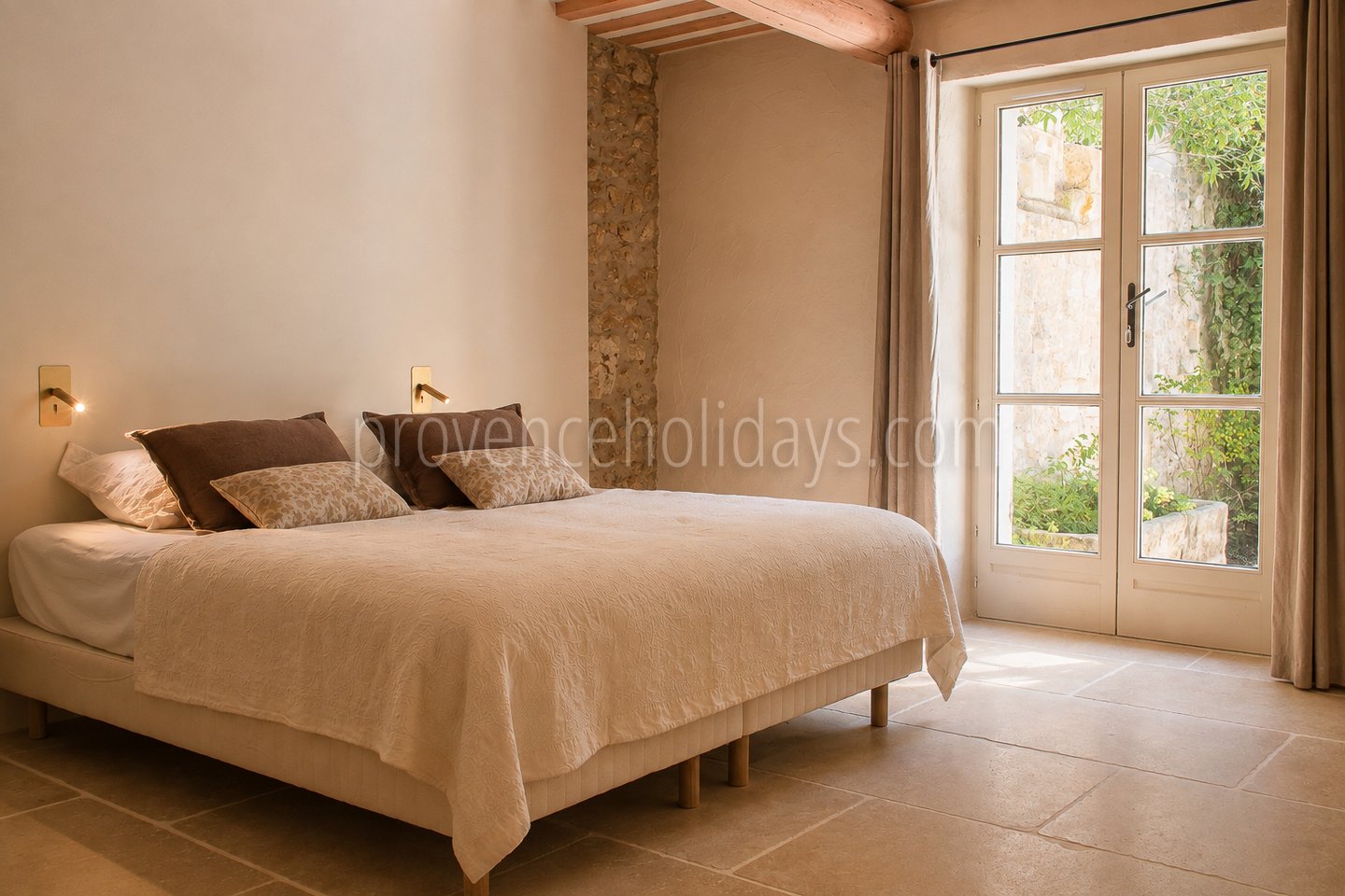 37 - Mas rénové à pied d\'Eygalières: Villa: Bedroom